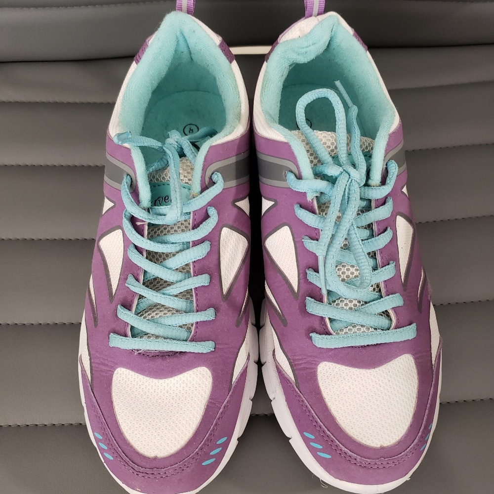 Curves sneakers